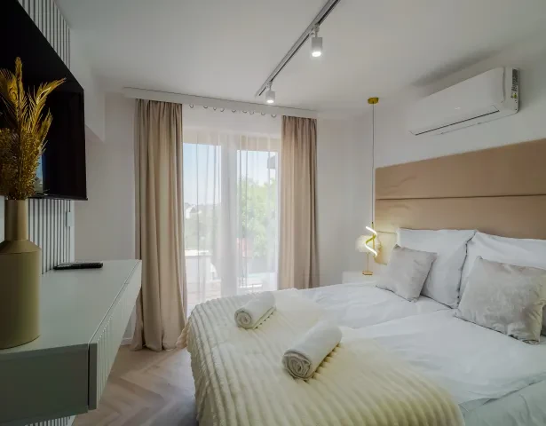 Pokój nr 8 (studio)